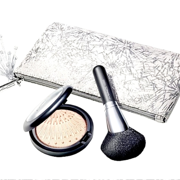 MAC Cosmetics Limited Edition Extra Dimension Skinfinish Firelit Kit-Champagne - Picture 1 of 6